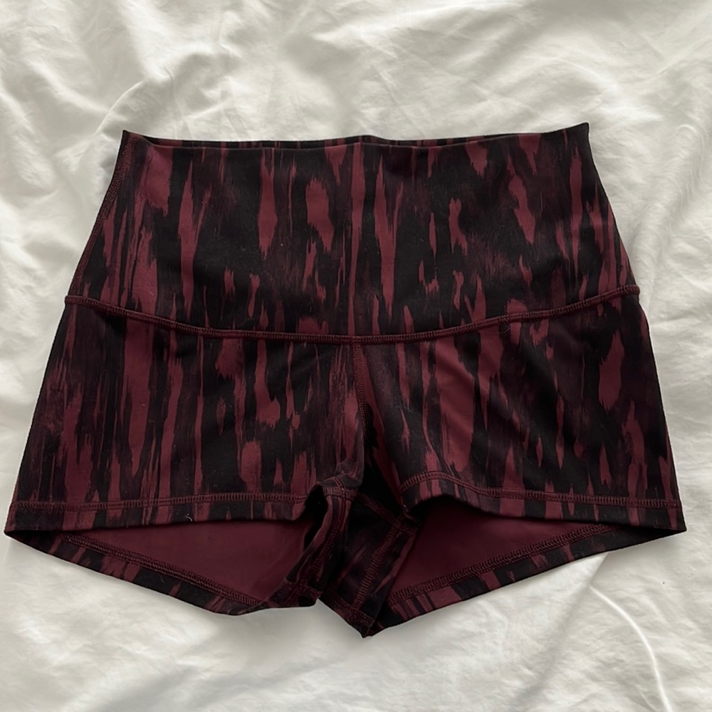 Lululemon size for bike shorts in burgundy and black